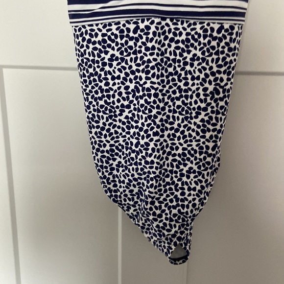 la Blanca tummy control navy and white swimsuit 16w ☀️ 🏖️ NWT - Picture 3 of 11